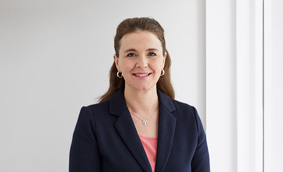Portrait Caroline Hilb Paraskevopoulos, Leiterin Anlagestrategie und Analyse der St.Galler Kantonalbank