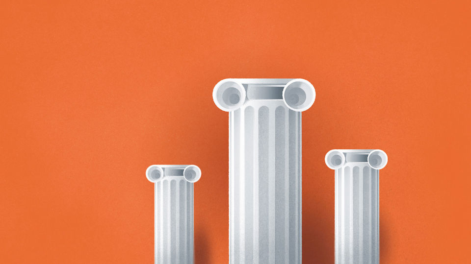Illustration für Sparen 3 - Drei klassische, ionische Säulen vor orangem Hintergrund
